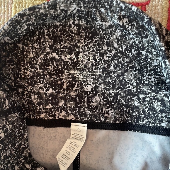 Varley leggings Womens size XS like new condition, black, gray, and white - Picture 2 of 2